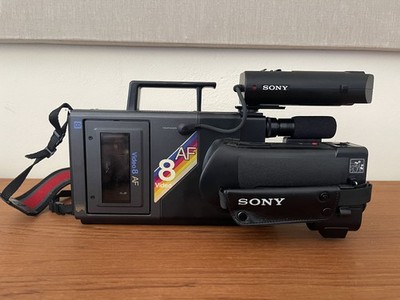 GREAT CONDITION] Vintage Sony CCD-V8AF Camcorder & Accessories