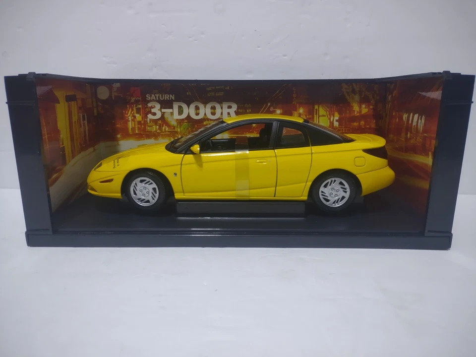 Gate Saturn 3-Door SC2 1:18 Scale Diecast Metal Dealer Promo Model Car Yellow  - Image 2 of 4