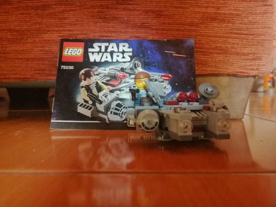 LEGO Star Wars 75030 Millennium Falcon, foto 1 di 4