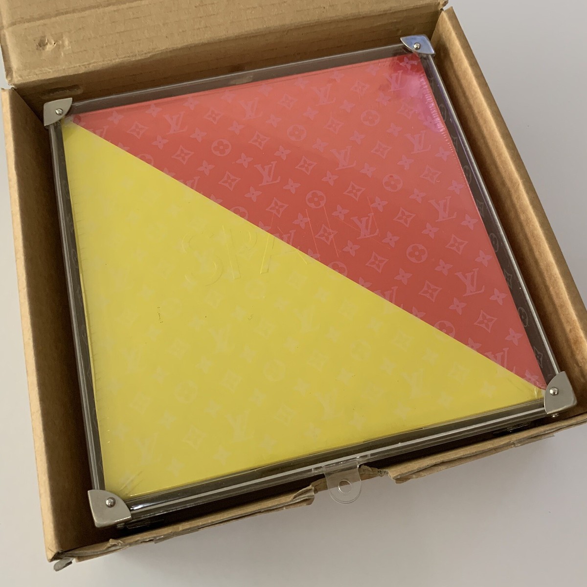ヴィジョネア Visionaire 30 Spain ヴィジョネア Visionaire 30 Spain LOUIS VUITTON Novelty
