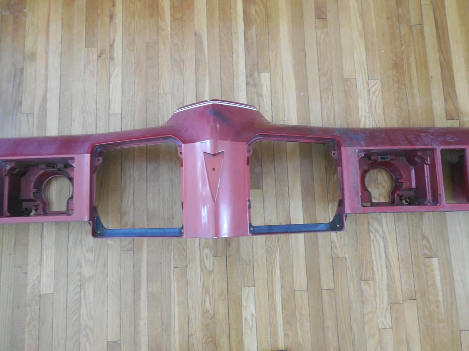 Pontiac Grand Prix 1977; panel de cabecera, PN#525873 UP, BUDD CO PPD B 7728 Foto 2 de 4