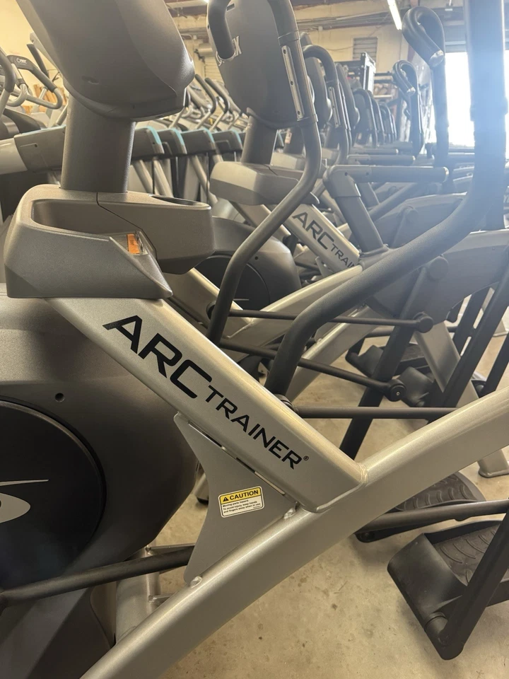 Cybex 771AT Arc Trainer corpo total/elíptico - Imagem 4 de 4