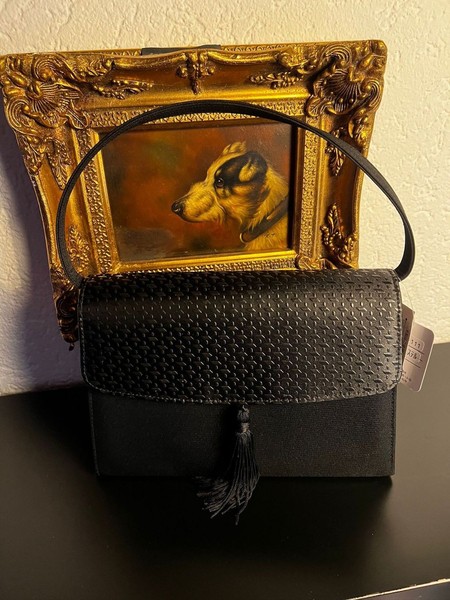 Beluga Evening Bag Black with Structure & Tassel
