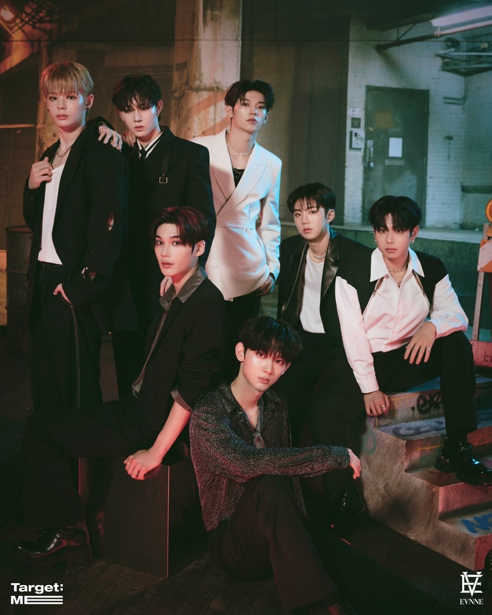 EVNNE 1st Mini Album [Target ME] Digipack Ver. CD+Book+P