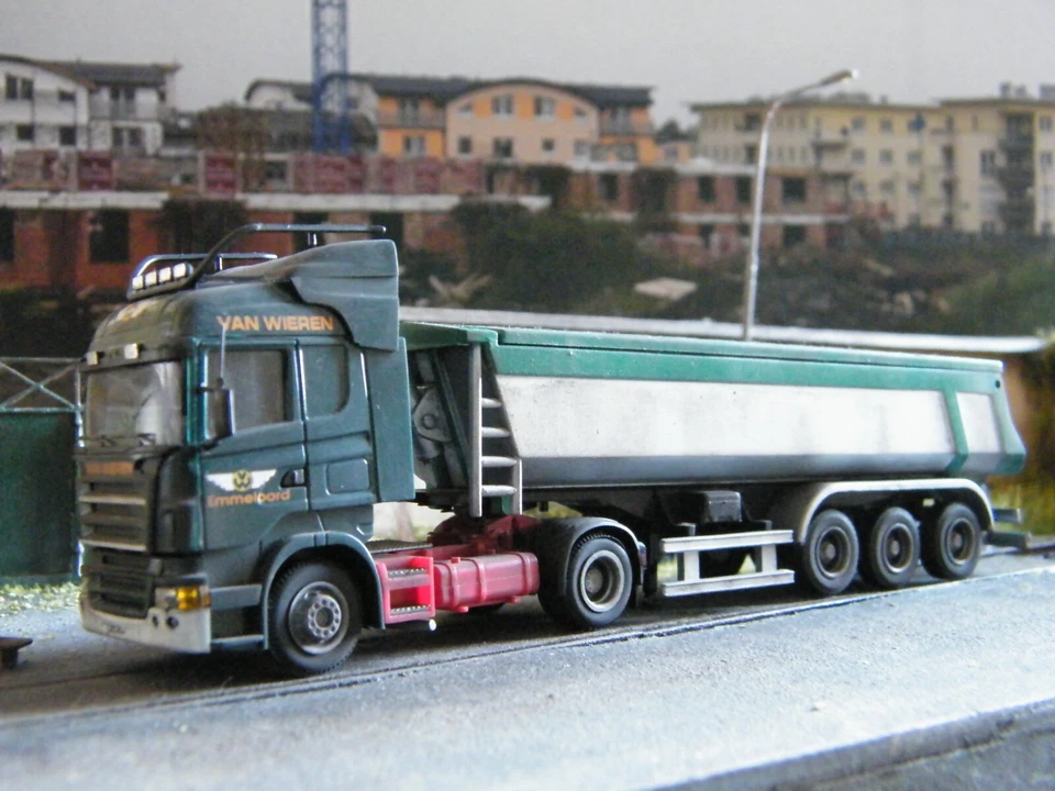 1:87 - AWM - Scania rimorchio coperto 3 assi, sporcato patinato autocostruito - Immagine 2 di 4