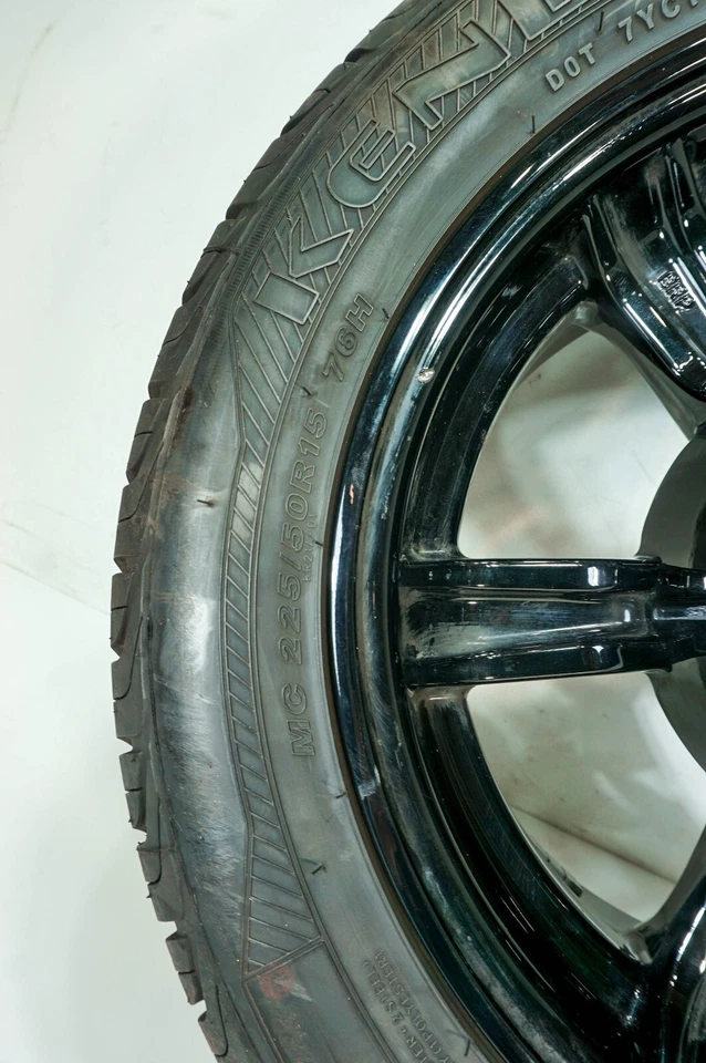 Llanta trasera Can-Am Spyder Roadster RT 19 OEM MC225/50R15 76H Foto 3 de 4