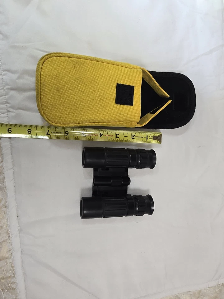 Bushnell 8 x 20 Field 8.2° Wide Angle Binoculars w Case And Manual - Image 2 of 4