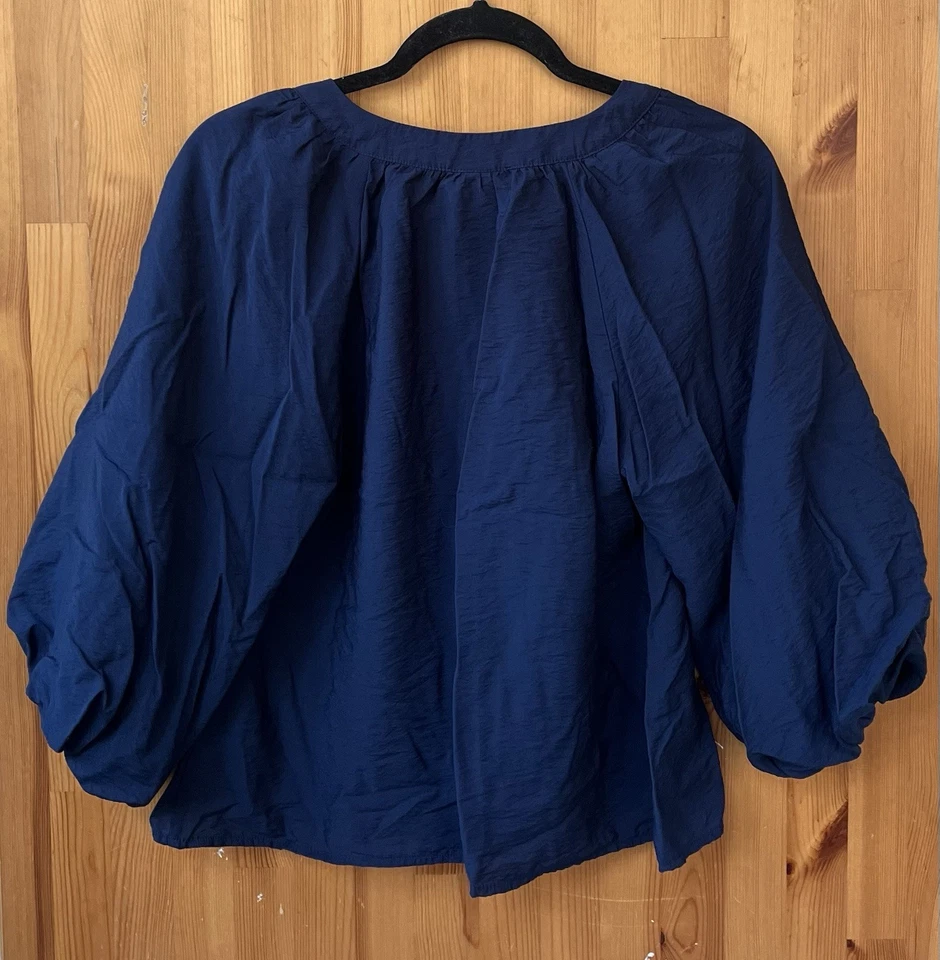 Blusa Sonoma Feminina Azul Escuro Manga 3/4 Manga Folhada Decote V - Tamanho M - Imagem 2 de 3