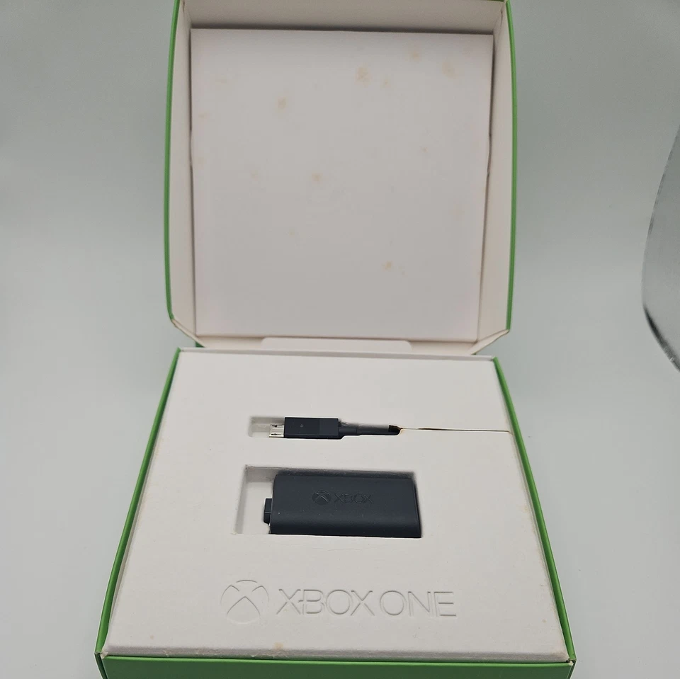 Microsoft Official Xbox One Play and Charge Kit - Image 2 of 3