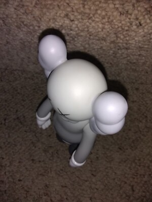 Kaws 16 Open Edition Medicom Toy Vinyl Figure Gray White 7 Kaws 16 Open Edition Medicom Toy Vinyl Figure Gray White 7
