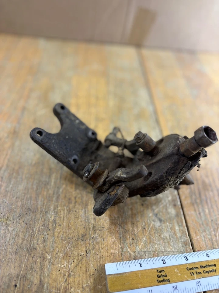 Soporte de bomba mezcladora de combustible IHC hp M Hit Miss motor de gasolina cosechadora internacional Foto 2 de 4