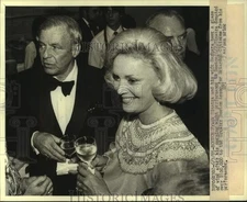 1981 Press Photo Frank Sinatra and wife Barbara after Boston opening performance