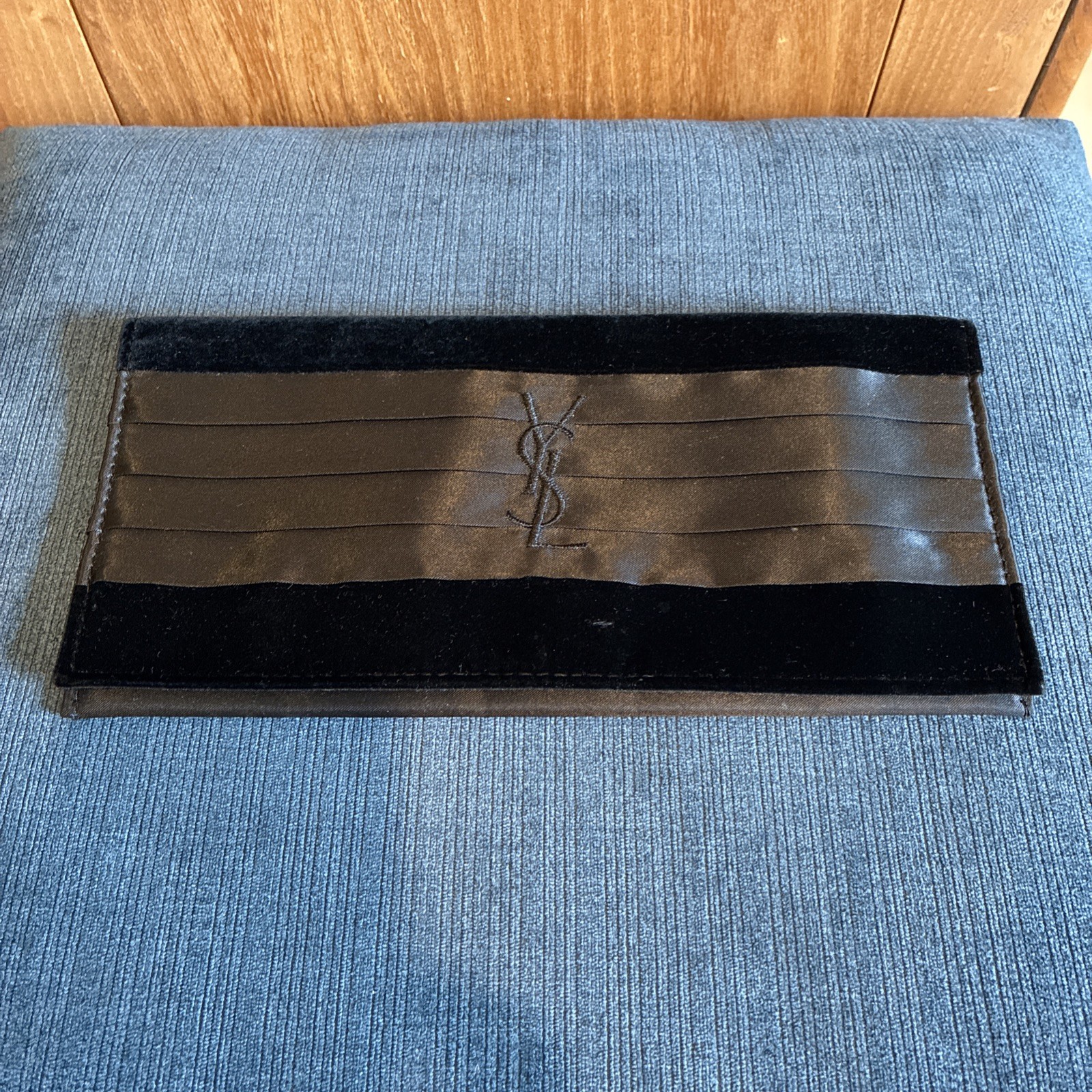 Borsa da sera YVES SAINT LAURENT Parfums YSL nera velluto raso pochette cosmetica