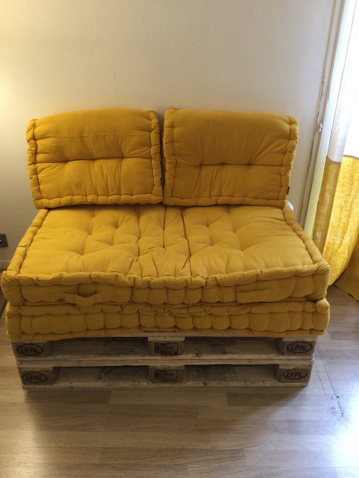 Coussin canapé palette jaune imperméable déhoussable pour assise extérieure