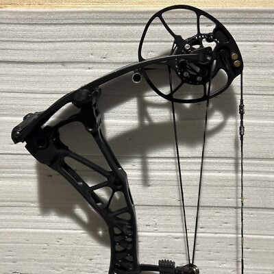 bowtech revolt Rh 50-60 Lbs Black