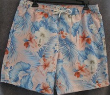American Eagle men's lightweight 3 pocket Hawaiian print swim trunks size medium