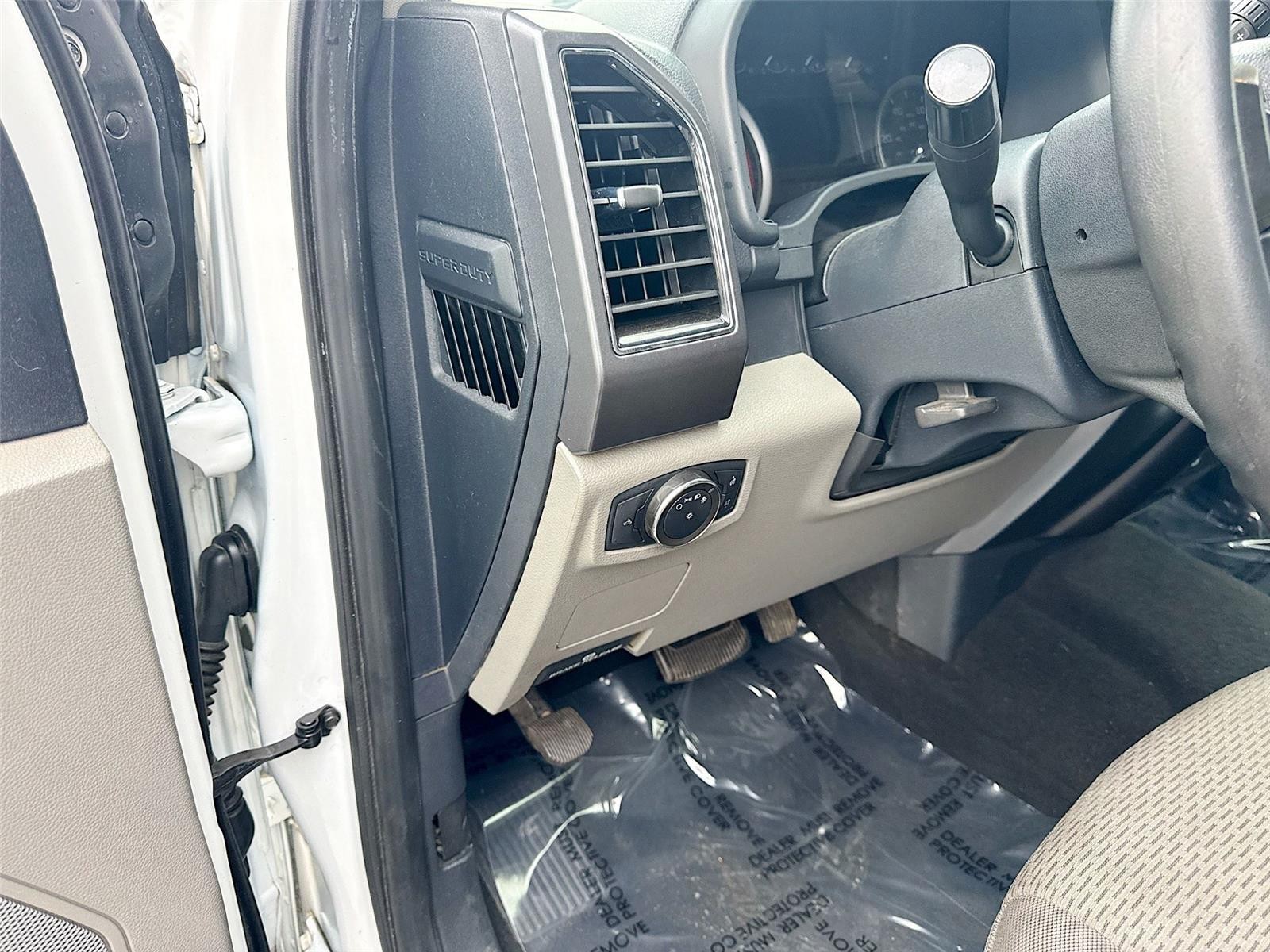 2022 Ford Super Duty F-350 DRW XLT thumbnail 10