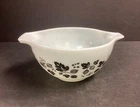 Vintage Pyrex Gooseberry 441 Black, White 1 1/2 Pt. Cinderella Bowl