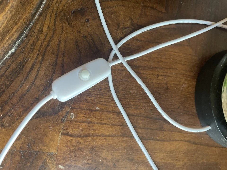 Lámpara vela aceite mariposa amarilla White River con base de madera iluminada luz nocturna Foto 3 de 4