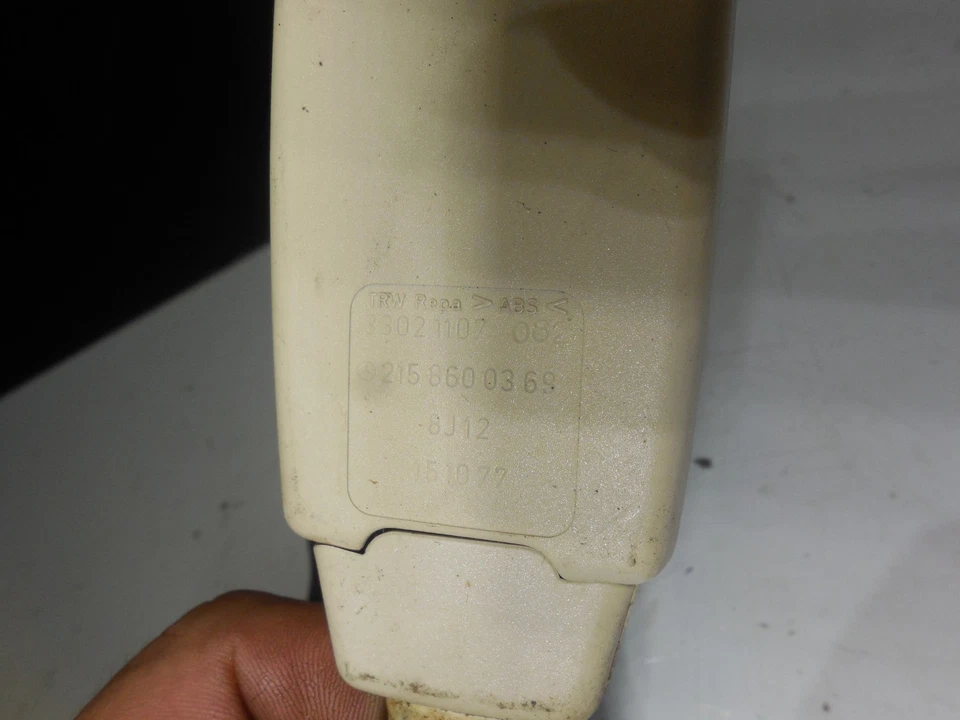 Hebilla del cinturón de seguridad delantero 2158600369 03-06 Mercedes Benz R230 SL600 SL500 SL55 Foto 2 de 4