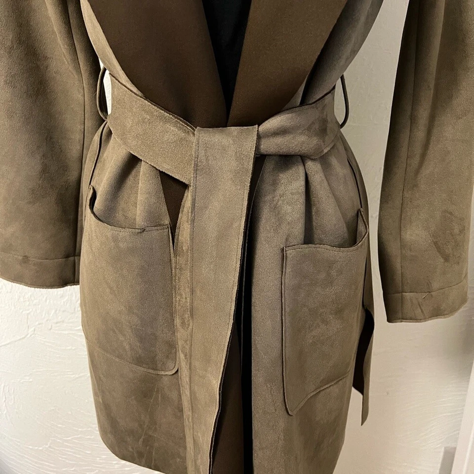 Gabardina Zara marrón con capucha Foto 2 de 4