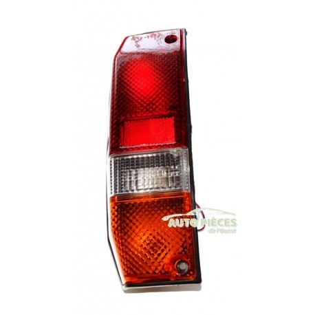 Feu d'aile arriere gauche pour réparer un Toyota Land Cruiser J7170 cassé