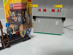 LEGO 6041 Armor Shop Castle (1986) - 100% Complete, Mint w/ Instructions