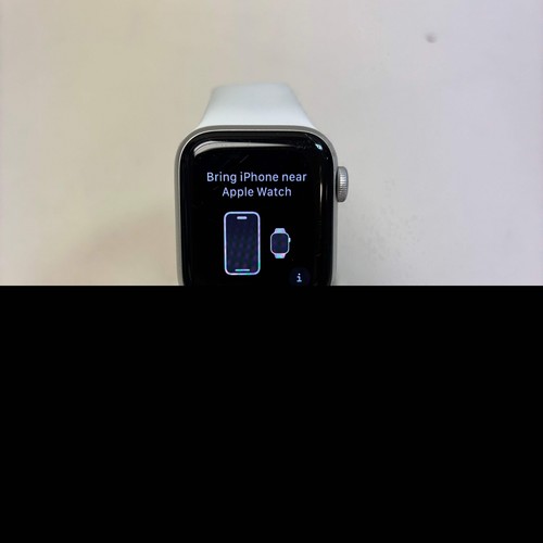 GPS Only Apple Watch SE 2nd Gen 40MM Silver Aluminum White Sport Band A2722