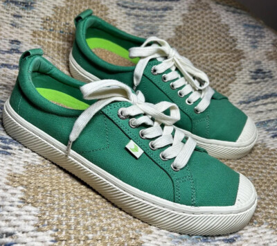 Cariuma Unisex Pantone Greenbrier OCA Low Canvas Sneakers - Main Image