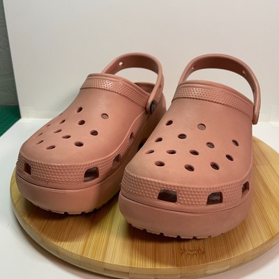 rose crocs