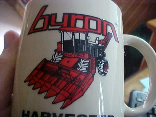 IH International Harvester Byron Corn Picker Coffee Cup Farm Tractor - Picture 2 of 6