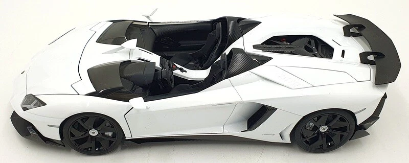 Autoart 1/18 Scale Diecast 74674 - Lamborghini Aventador J - White - Image 4 of 4