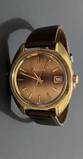 Vintage gold-plated automatic wristwatch Watch with a leather strap.