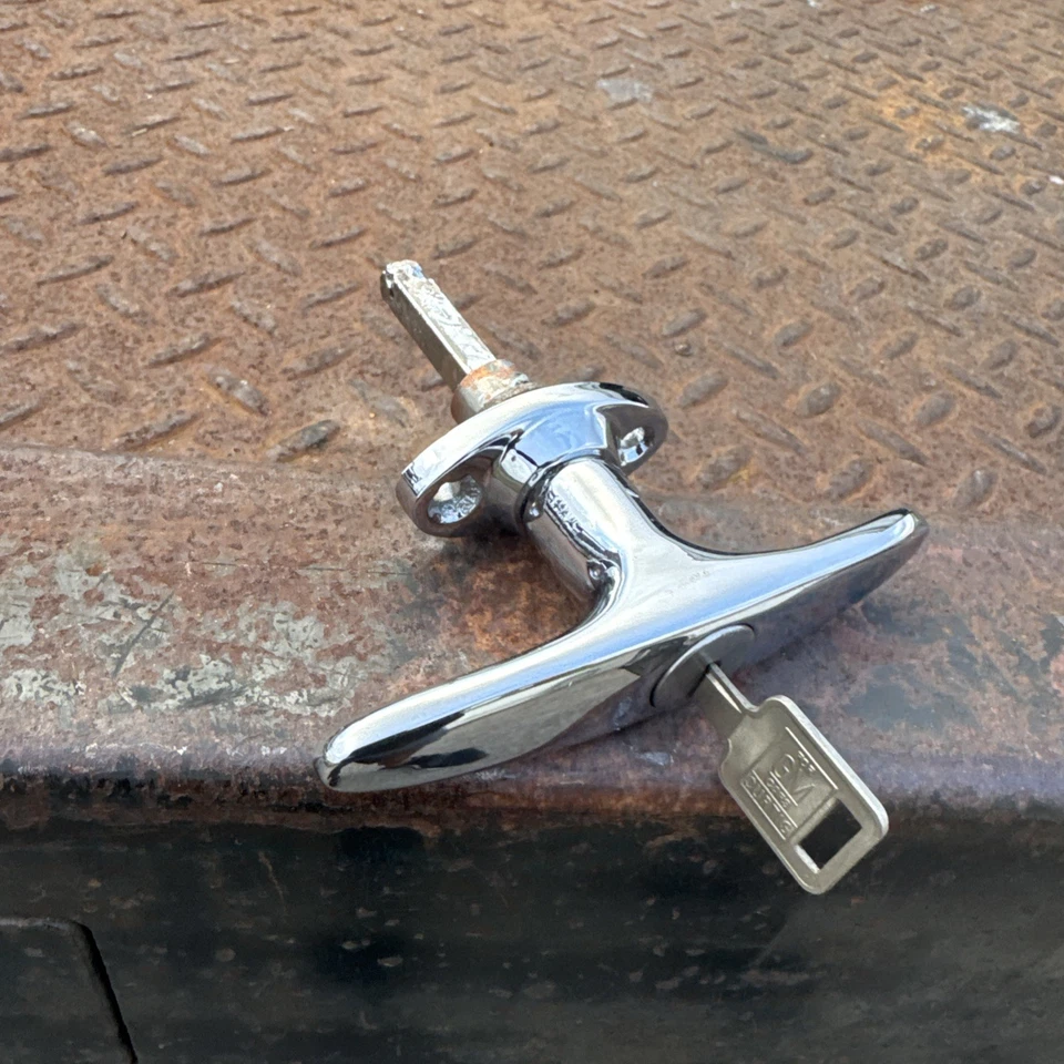 Manija de bloqueo de escotilla trasera con llave para Chevy Blazer Jimmy 1969-72 original GM Foto 2 de 4