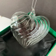 STEUBEN HAND BLOWN GLASS CLEAR HEART CHRISTMAS ORNAMENT NEW IN BOX 3.5"