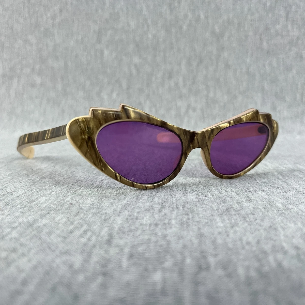 Brand New Shiny White Round Cat Eye Retro Sunglasses Gold Tone Flower Accent Amazon.com: Women main image 2