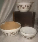 Pyrex Early American Nesting Mixing Bowls (Set of 3) New Old Stock. In The Box