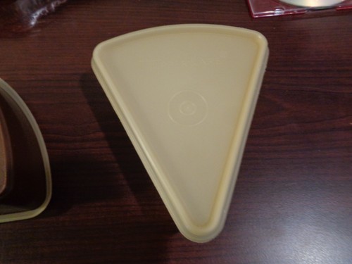 Tupperware 269 Pie Slice Keepers Plastic Storage Containers With Lid Set Of 2 - Picture 3 of 6