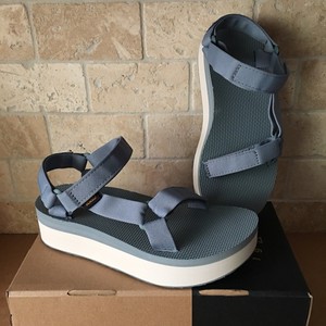 teva flatform size 8