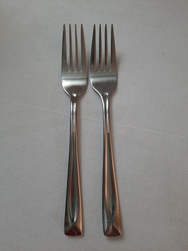 Lot of 26 Pcs Oneida Stainless Lincoln Spoons Knives Forks Serving Fork & Spoon - Picture 4 of 12
