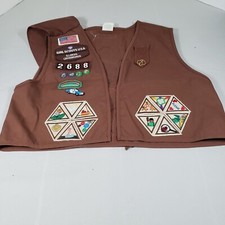 Girl Scouts Illinois Crossroads troop 2688 Brownie vest w/attached sash PATCHES