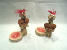 Lustiges Liebespaar/ 2 drollige Figuren aus Ton mit Kerzen und Liebes-HERZEN