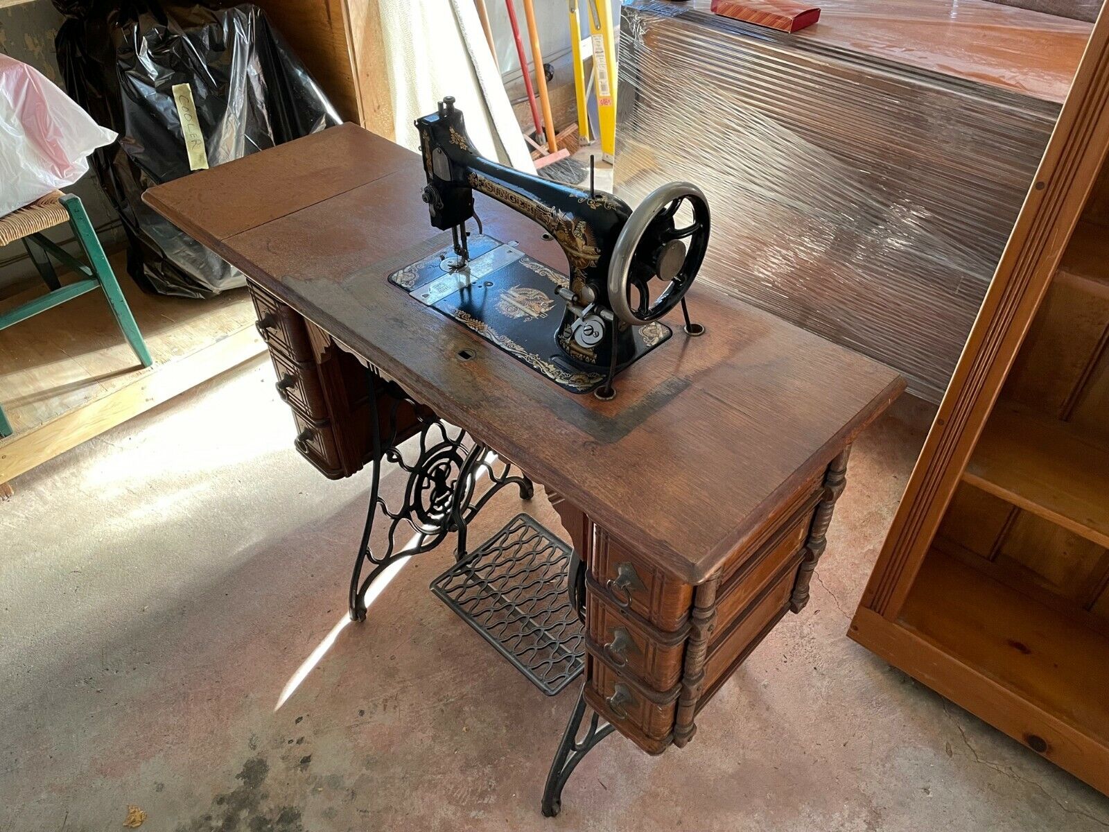 1896 Singer Sewing Table being given away by my neighbor. It's big but is  it worth picking up? : r/sewing