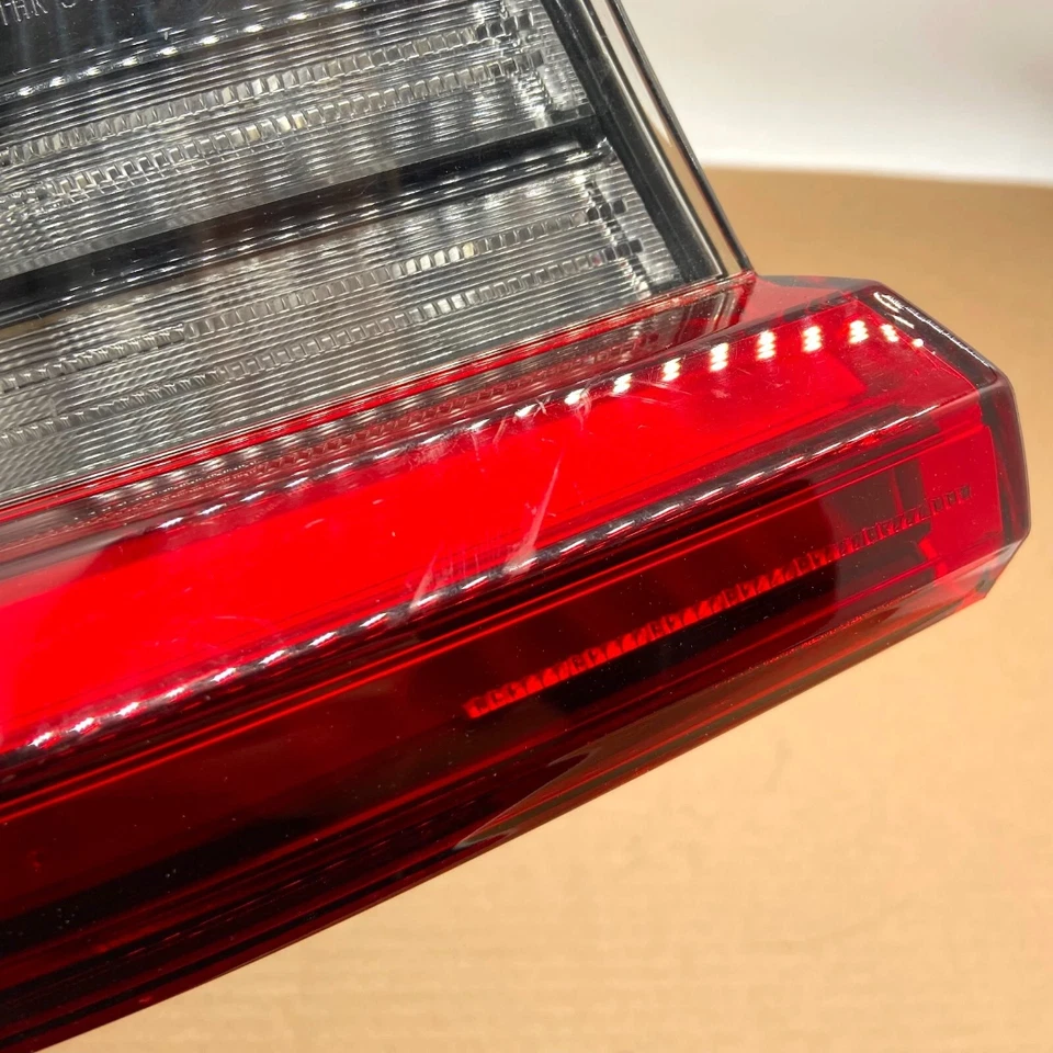 OEM 19-23 BMW 330i 330e M3 lado del conductor LED luz trasera parada bombilla lámpara H35A3BCA101 Foto 4 de 4