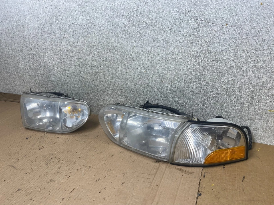 Juego de faros halógenos laterales izquierdo+derecho Nissan Quest 2001 a 2002 OEM U8665 DG Foto 2 de 4