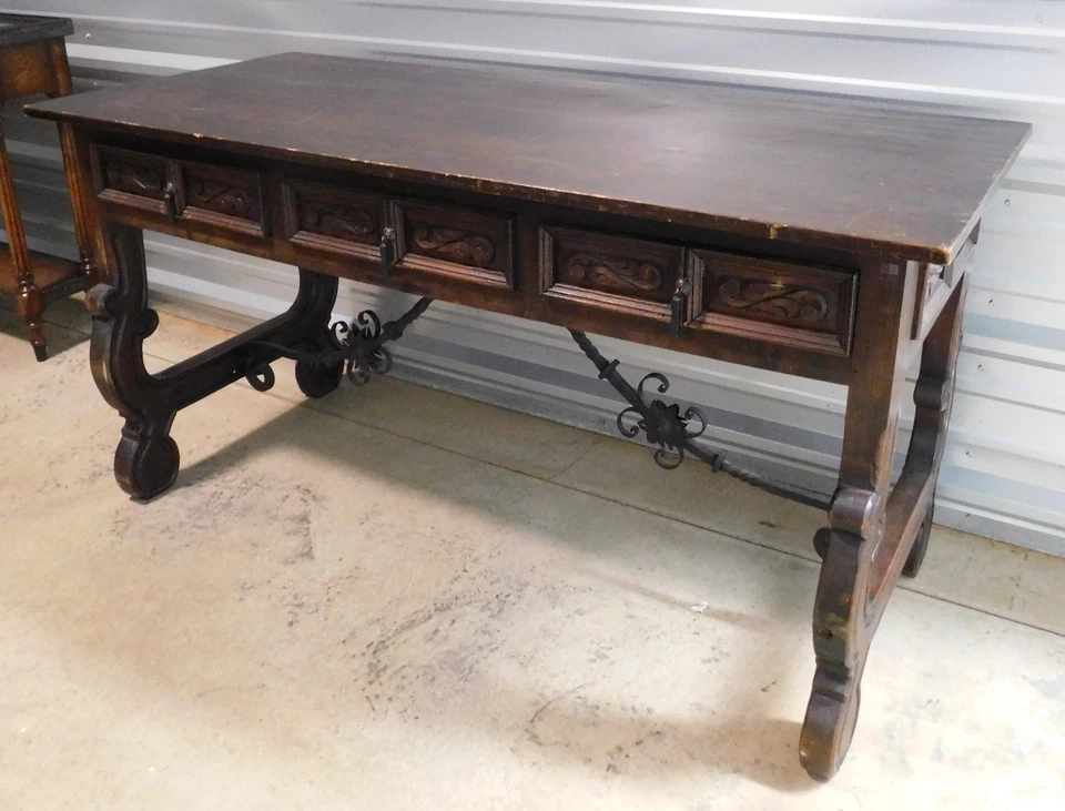 Mesa consola/escritorio estilo barroco español tallado en nogal y hierro Foto 2 de 4