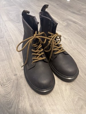 Dr. Martens Black Leather Combat Lace-Up Boots Men display picture 3