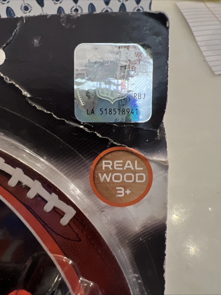 Juguete deportivo magnético con licencia NFL Chicago Bears tren madera real nuevo en paquete Foto 3 de 4