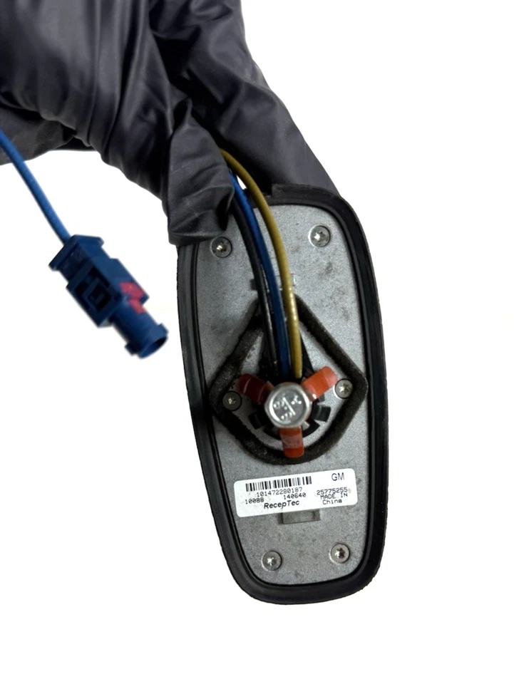 Antena de radio montada en el techo trasero Chevrolet Impala 2006-2016 OEM 20786896 Foto 3 de 4