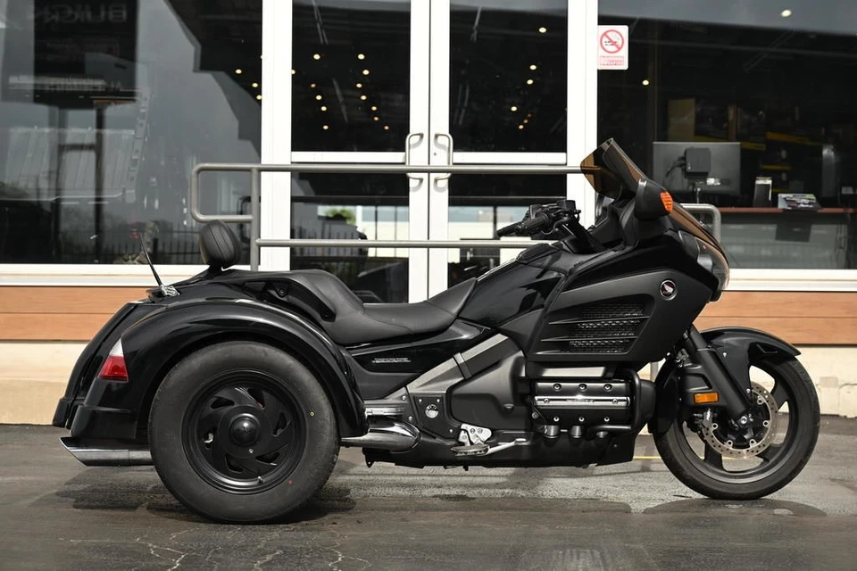 2013 Honda Gold Wing F6B Trike  - Image 2 of 4